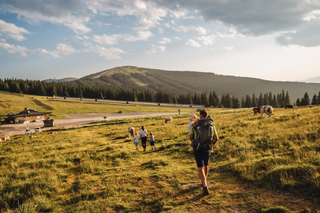 Sommer Alm-Glück Aktion mit Wanderer
